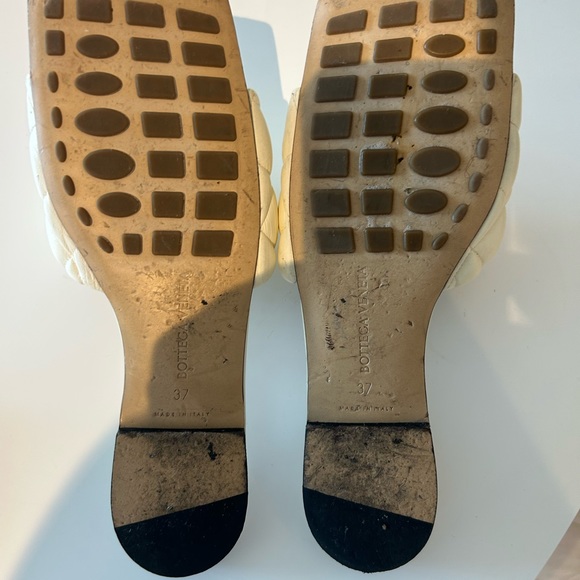 Bottega Veneta Authentic slipper in off white. Retail Price is 1200$ - Picture 5 of 9